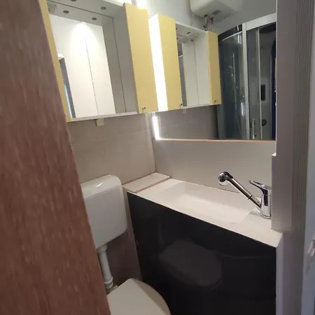 דירה Garsoniera Adiacent Rond Alba Iulia, Bld Unirii בוקרשט